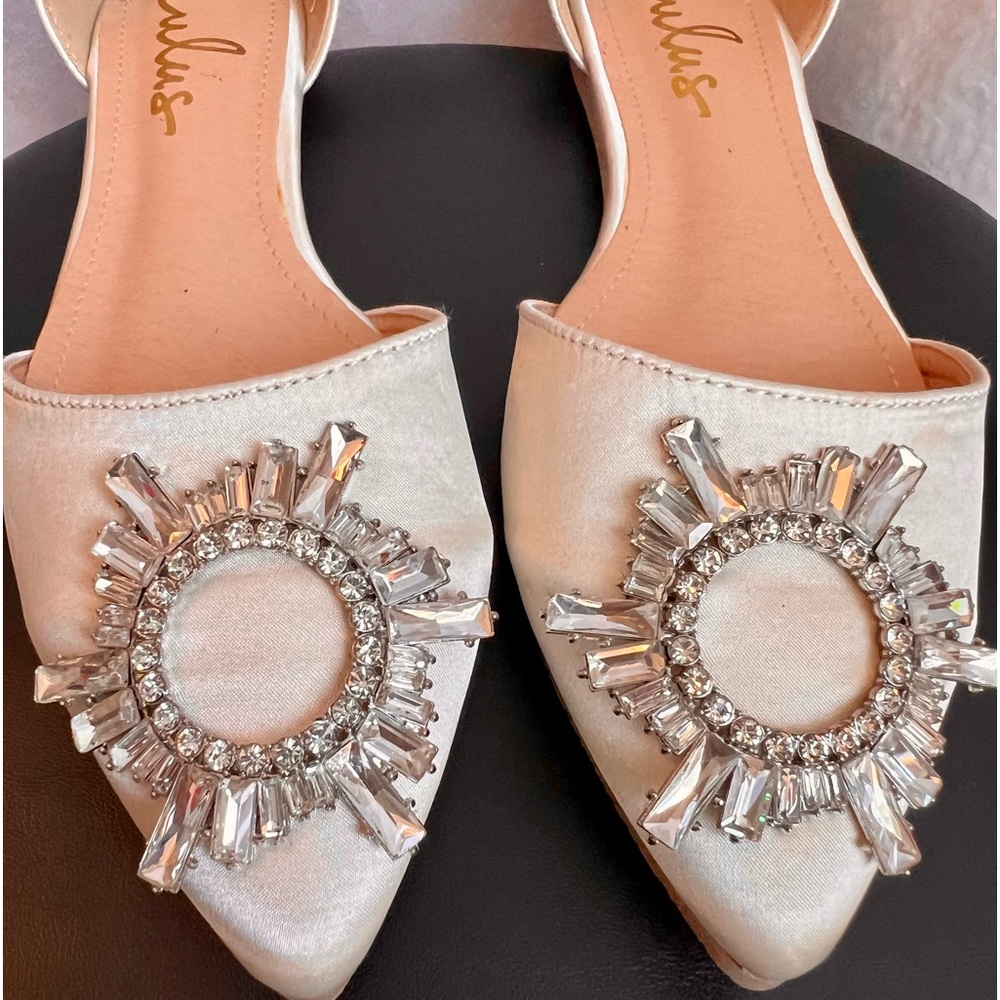 Lulus Amtrak Ivory Satin Rhinestone pointed toe flat size 8